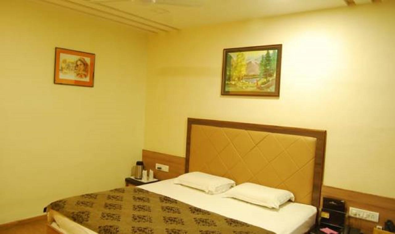 Hotel Savera Palace Mount Abu Esterno foto