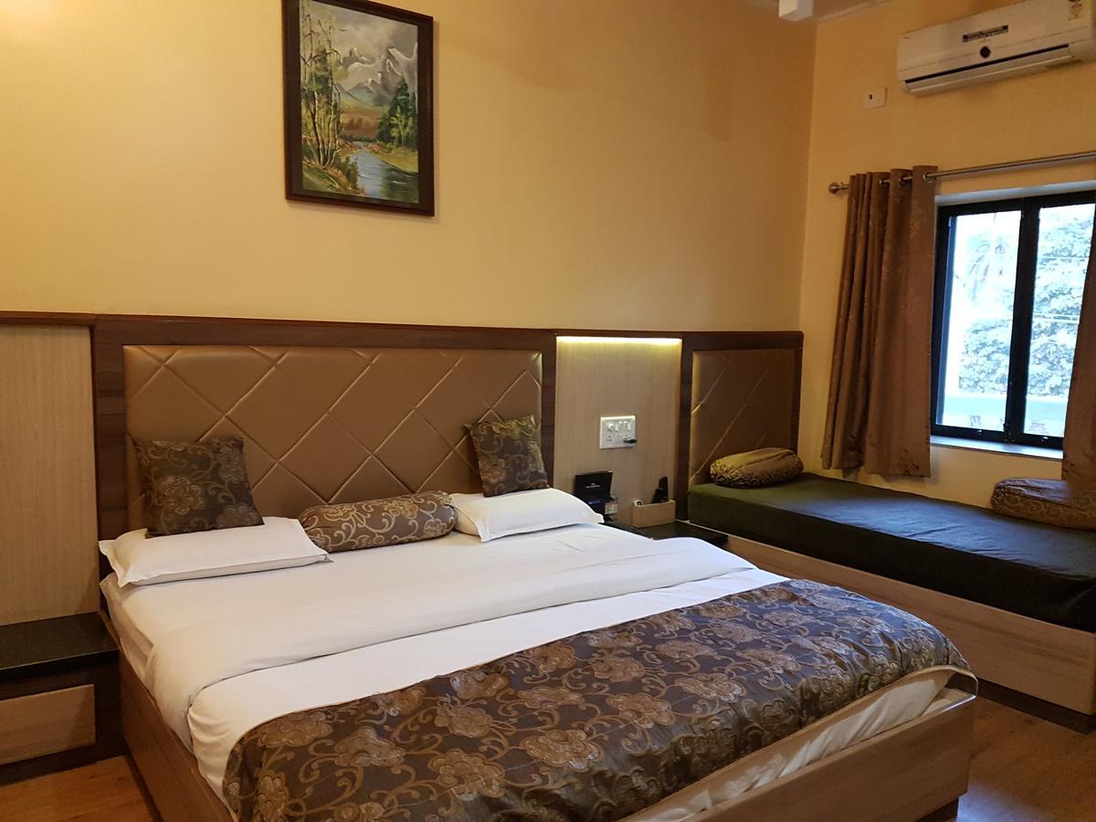 Hotel Savera Palace Mount Abu Esterno foto