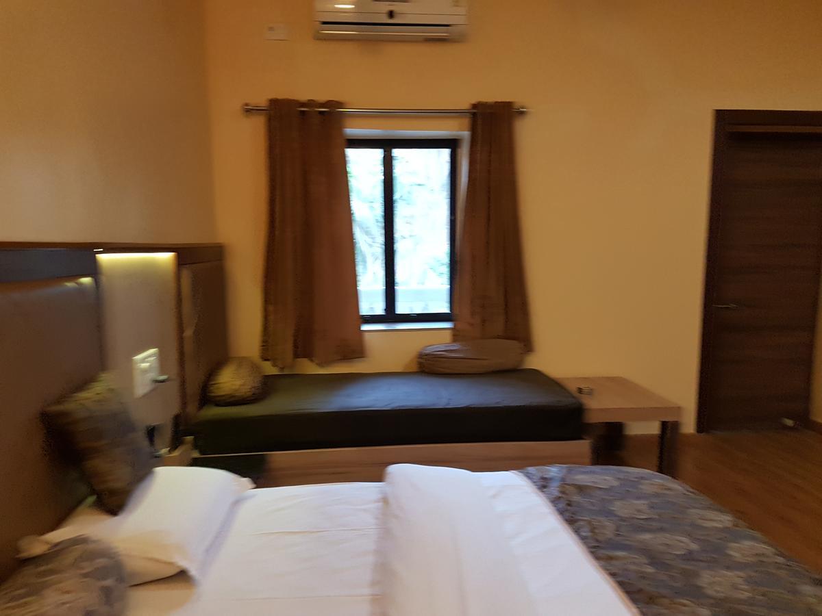 Hotel Savera Palace Mount Abu Esterno foto