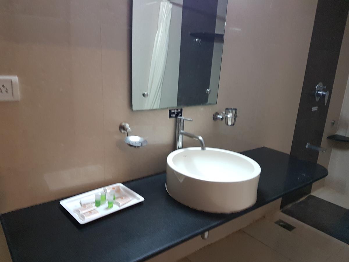 Hotel Savera Palace Mount Abu Esterno foto