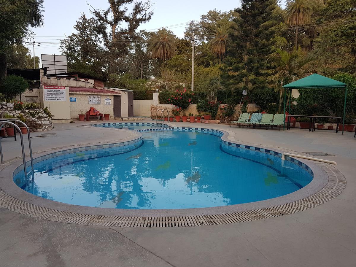 Hotel Savera Palace Mount Abu Esterno foto