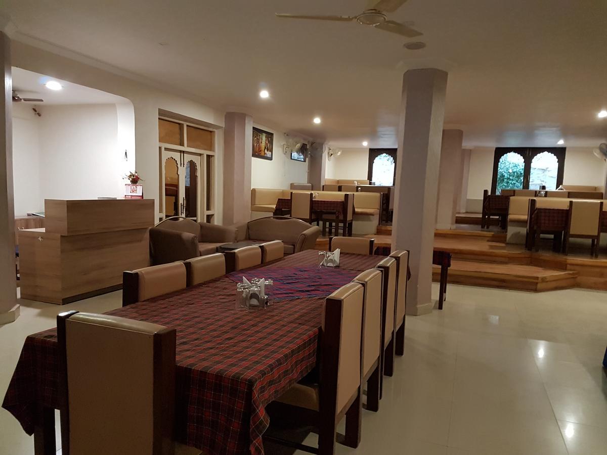 Hotel Savera Palace Mount Abu Esterno foto