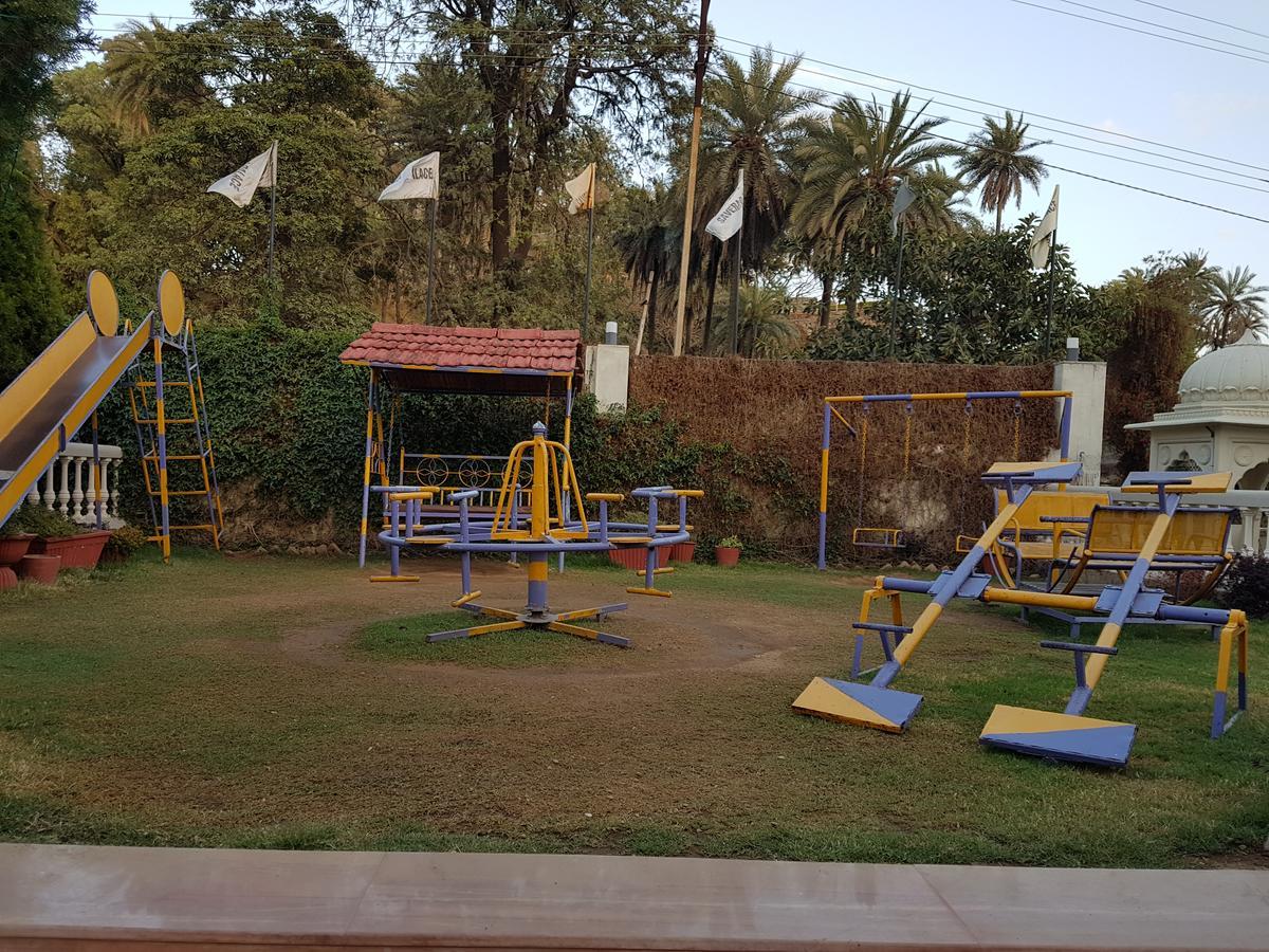 Hotel Savera Palace Mount Abu Esterno foto