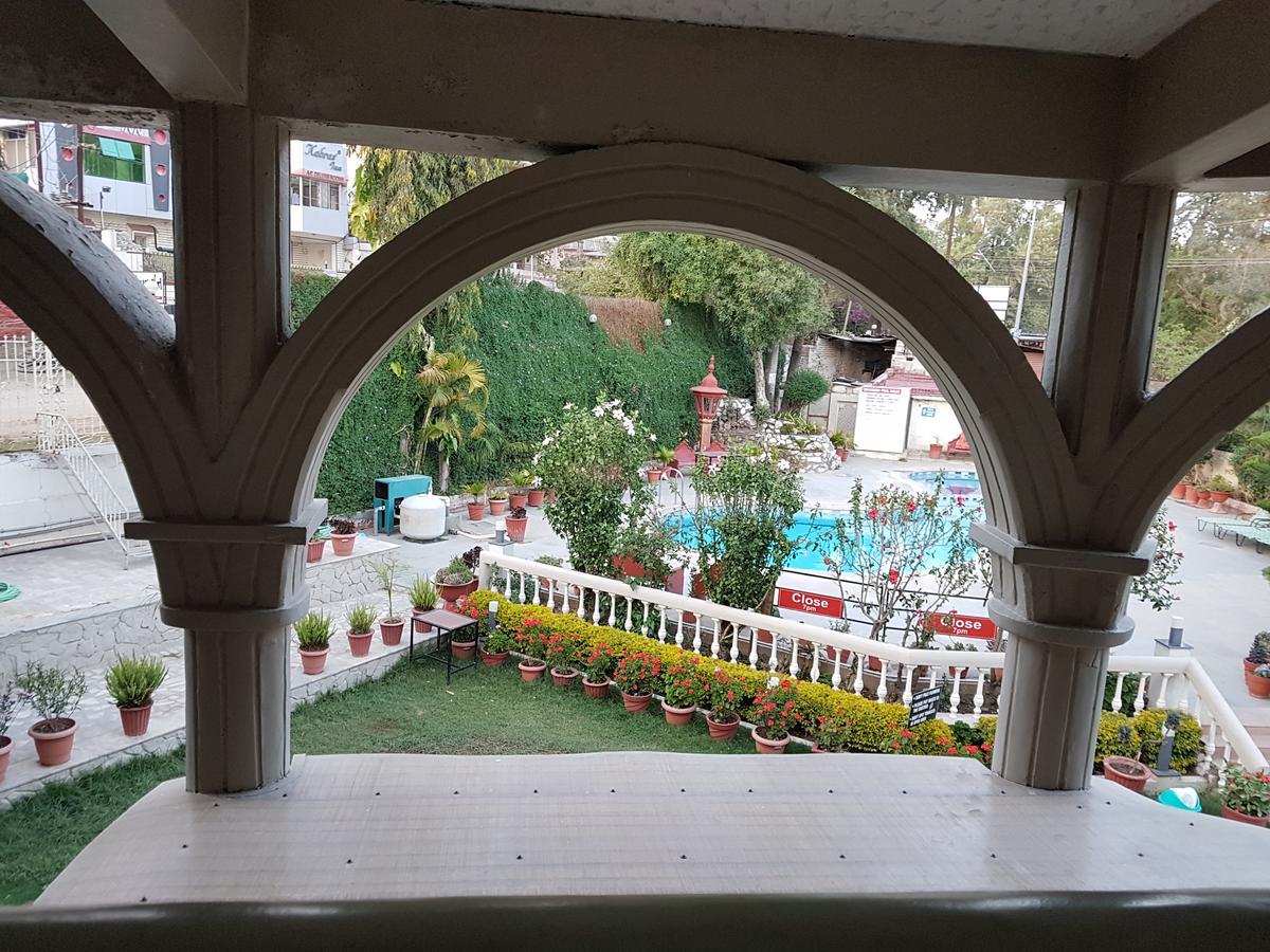 Hotel Savera Palace Mount Abu Esterno foto