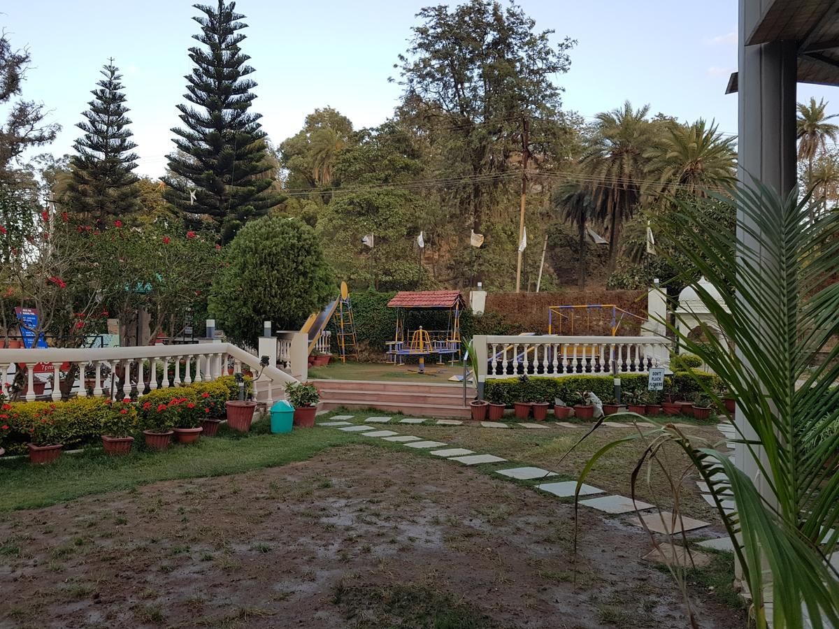 Hotel Savera Palace Mount Abu Esterno foto
