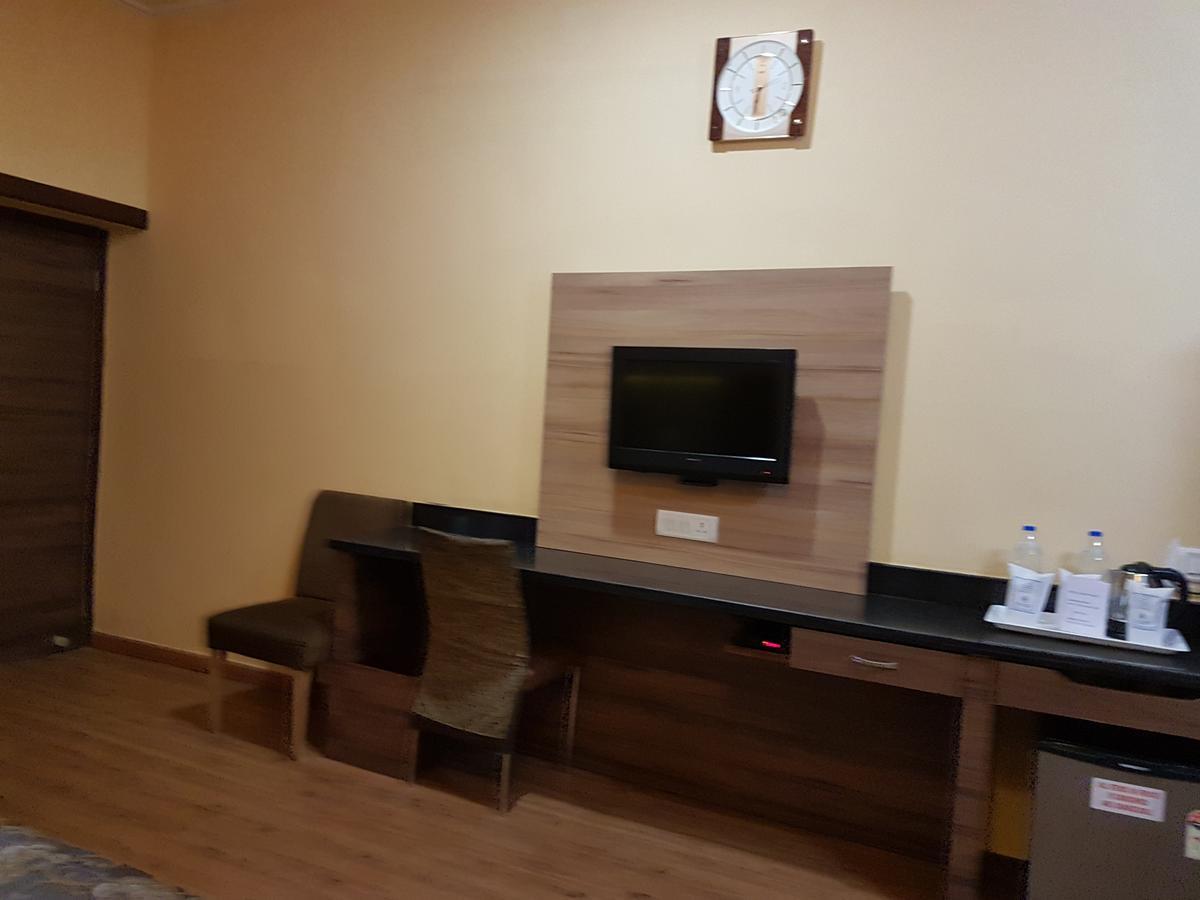 Hotel Savera Palace Mount Abu Esterno foto