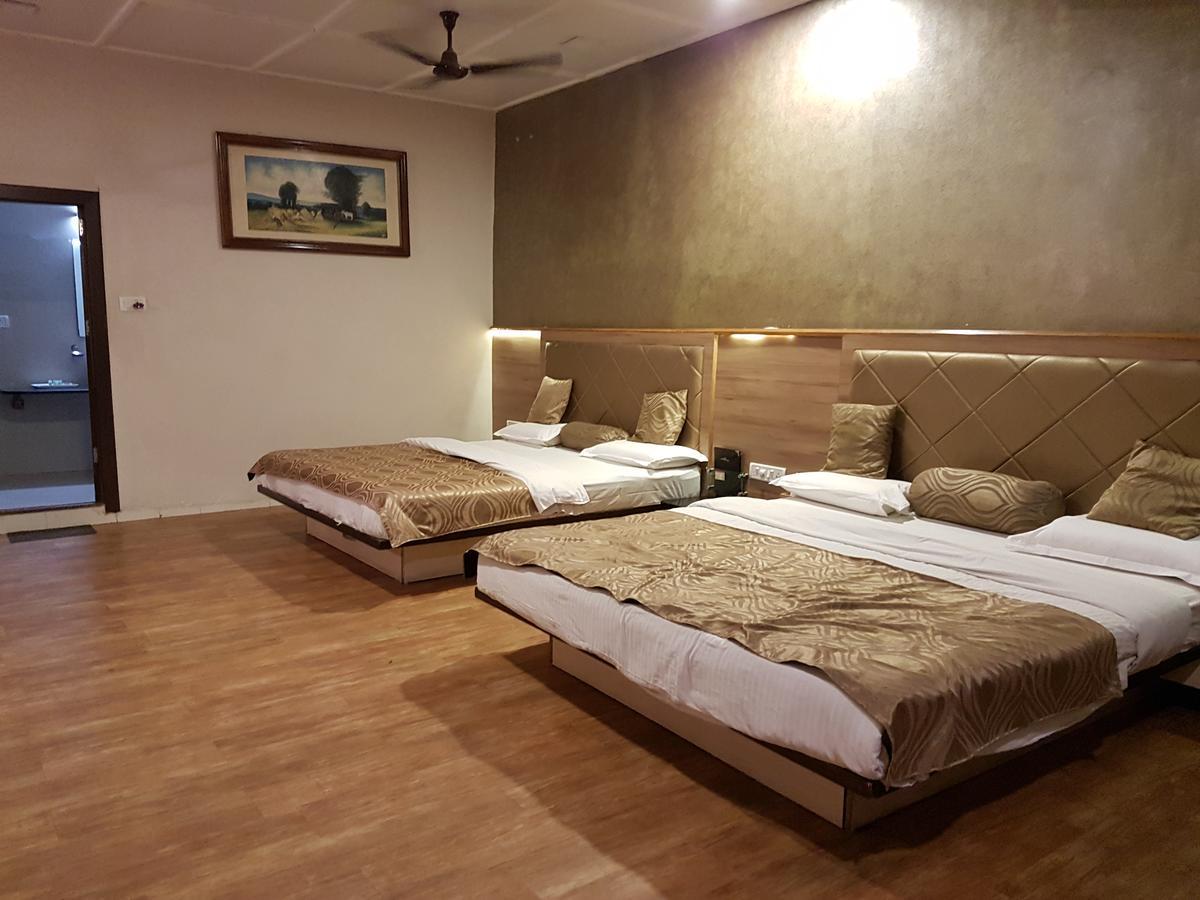 Hotel Savera Palace Mount Abu Esterno foto