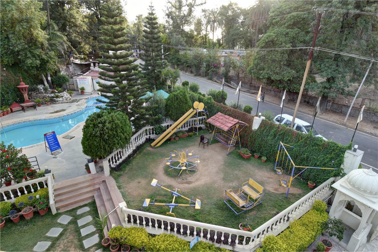 Hotel Savera Palace Mount Abu Esterno foto